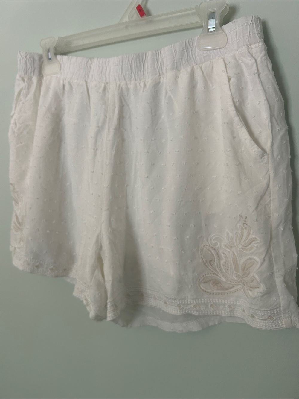 Solitaire White Elastic Waist Shorts